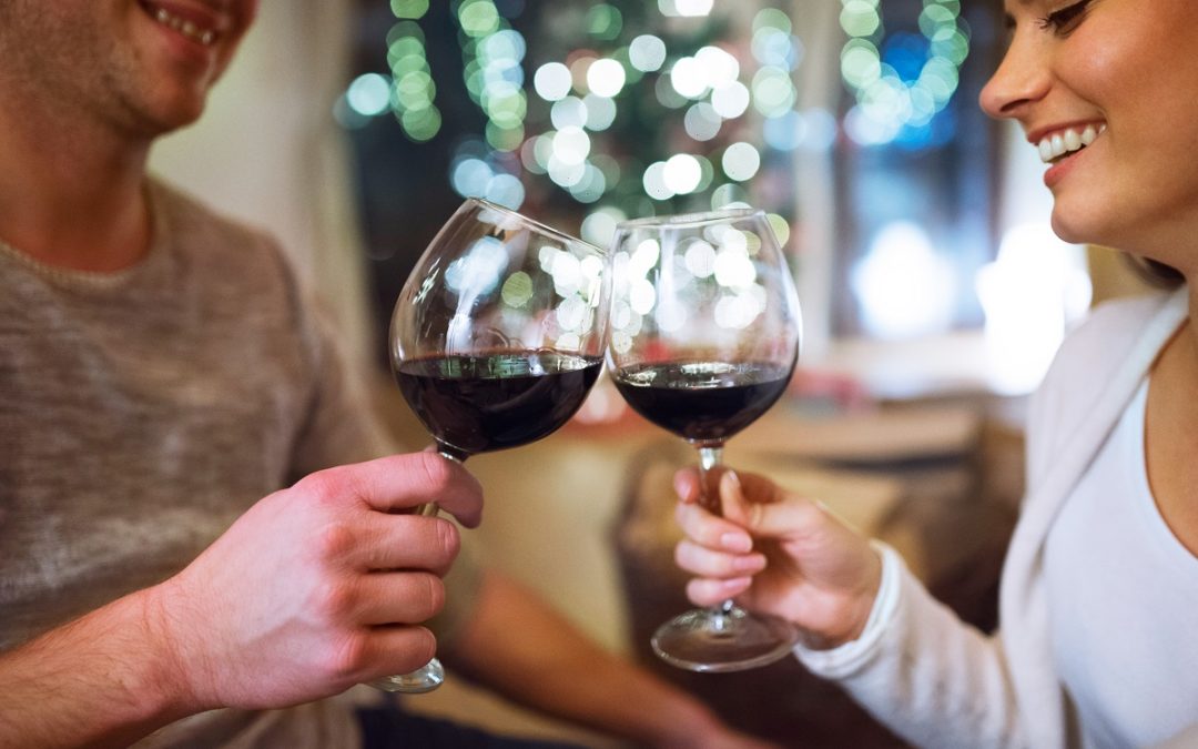 Vinho para aquecer o outono: saiba como preparar o local perfeito em casa para receber essa bebida milenar