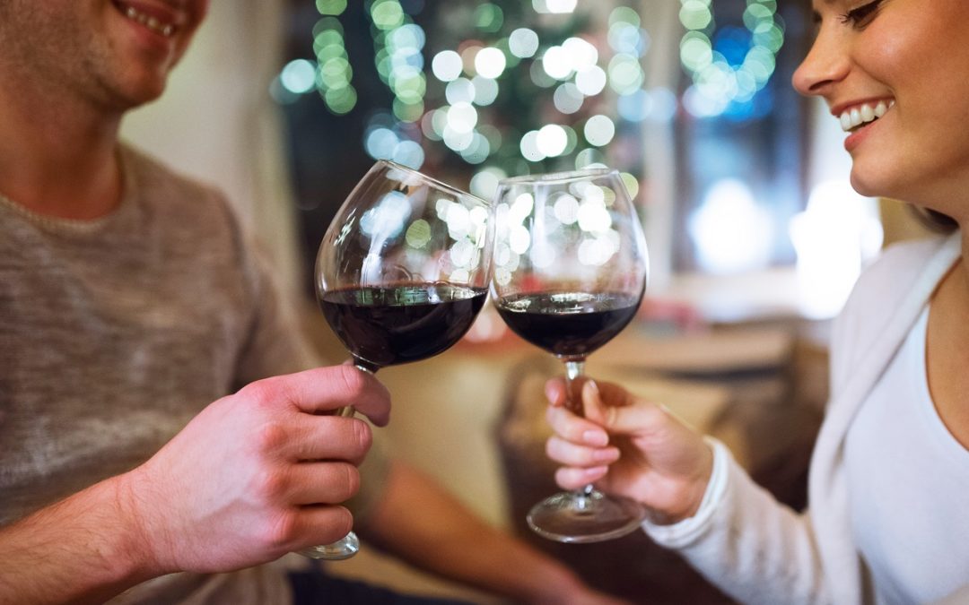 Vinho para aquecer o outono: saiba como preparar o local perfeito em casa para receber essa bebida milenar